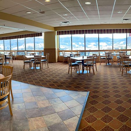 Days Inn & Suites By Wyndham Sutton Flatwoods Екстер'єр фото