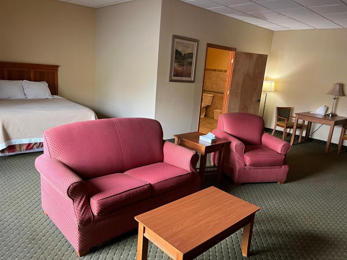 Days Inn & Suites By Wyndham Sutton Flatwoods Екстер'єр фото