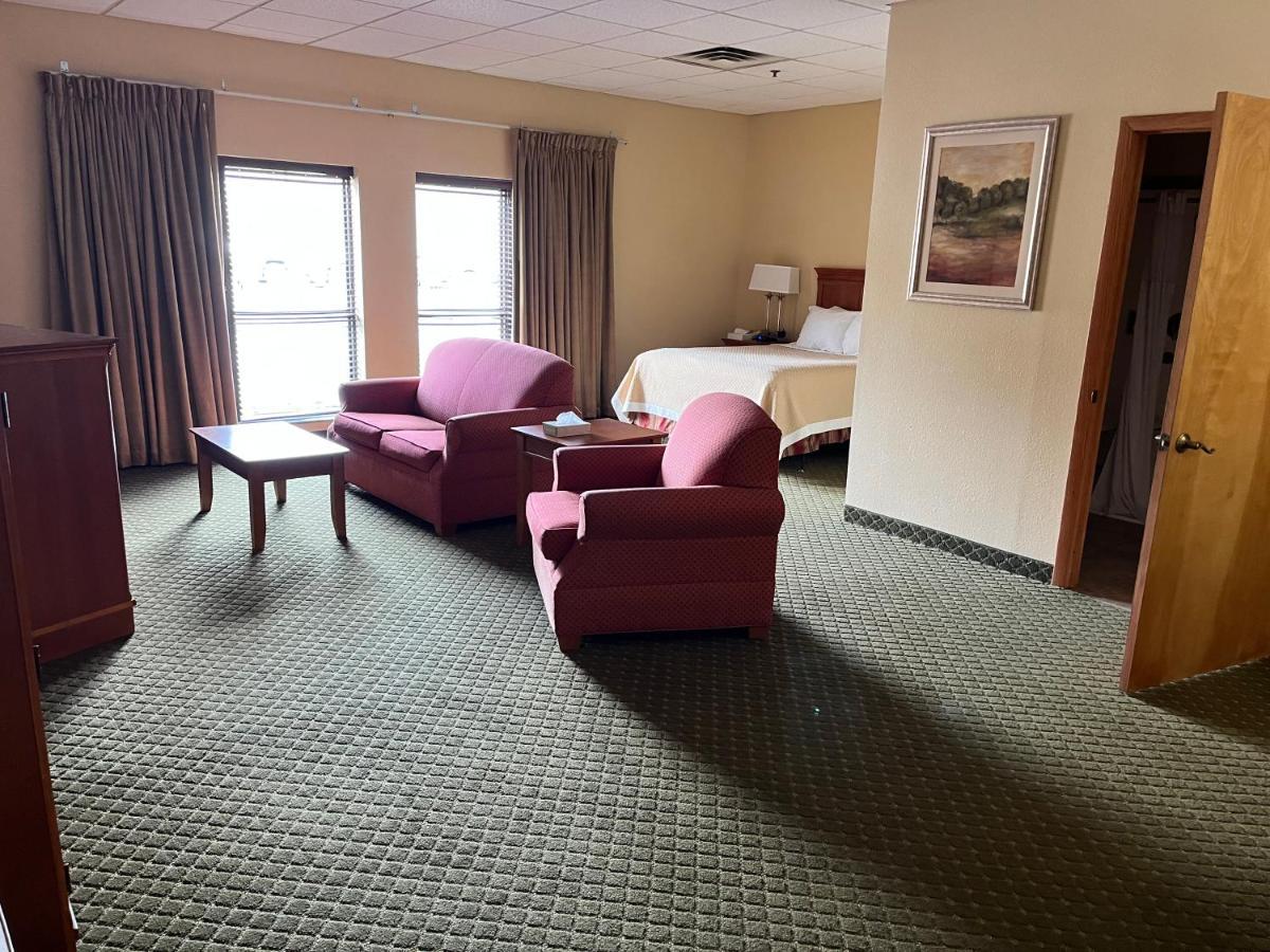 Days Inn & Suites By Wyndham Sutton Flatwoods Екстер'єр фото