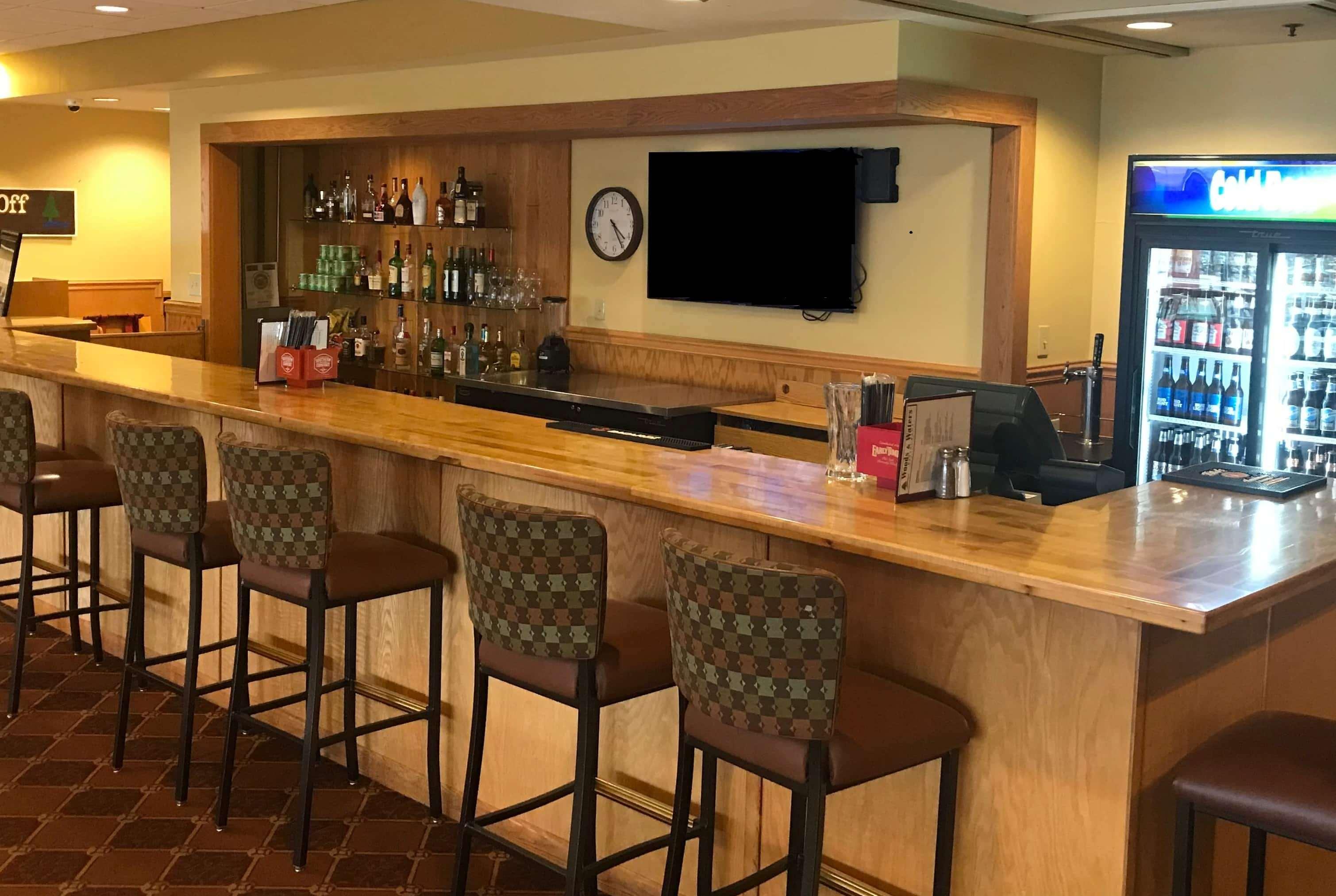 Days Inn & Suites By Wyndham Sutton Flatwoods Екстер'єр фото