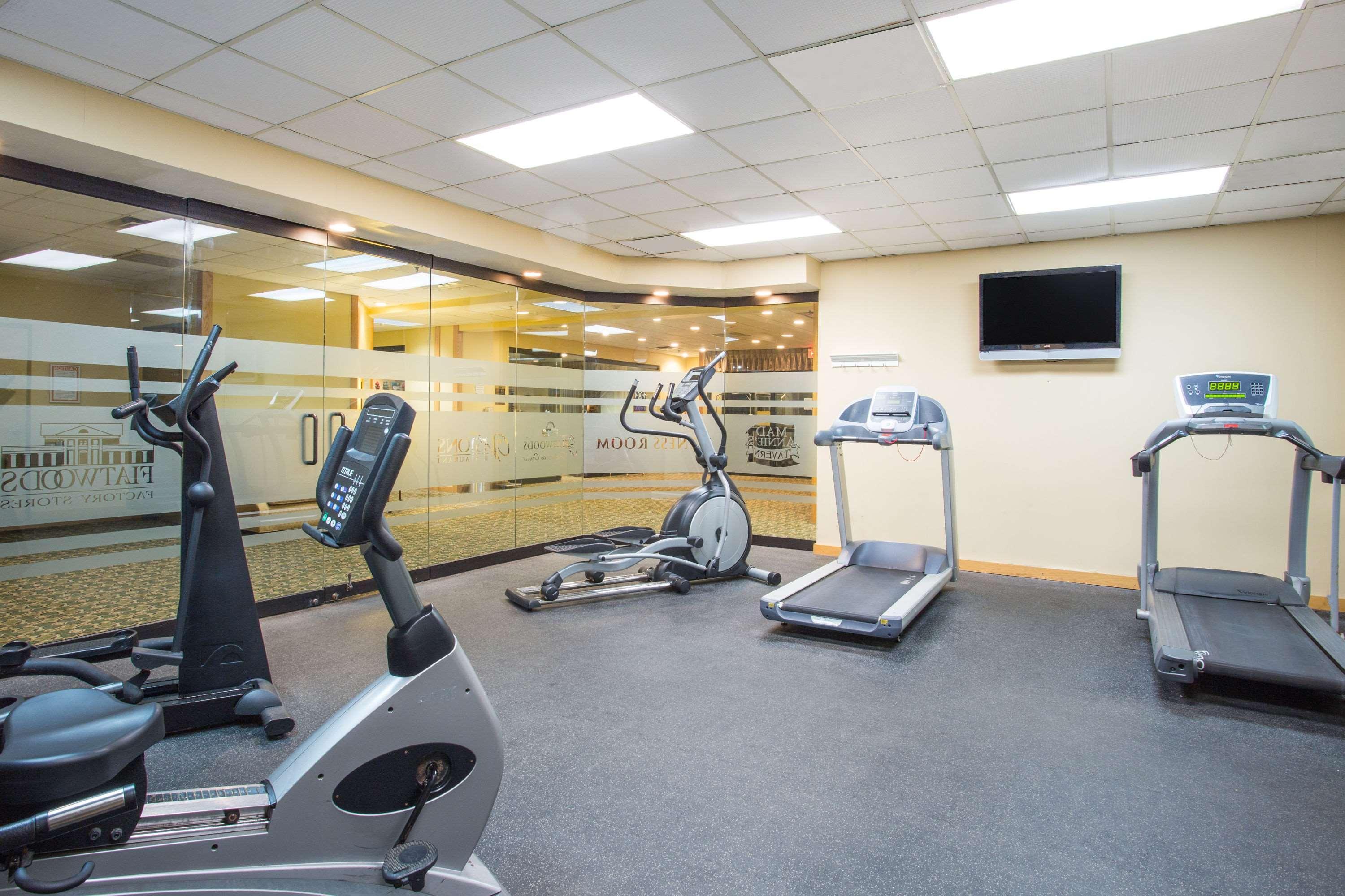 Days Inn & Suites By Wyndham Sutton Flatwoods Екстер'єр фото